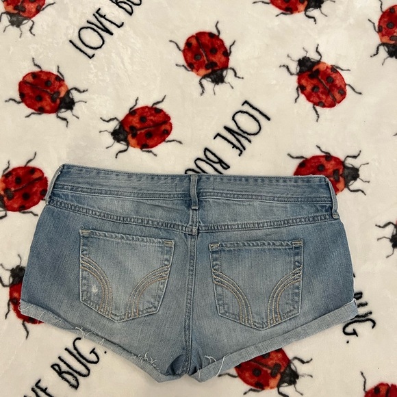 Hollister low rise shorts - Picture 2 of 3